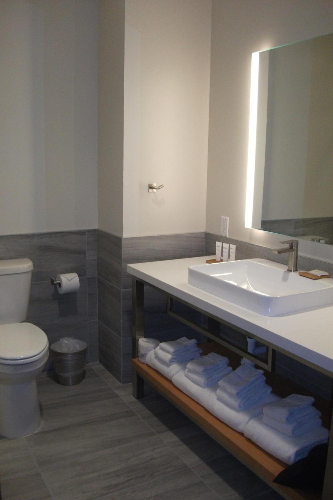 Radisson Airport Hotel 3*