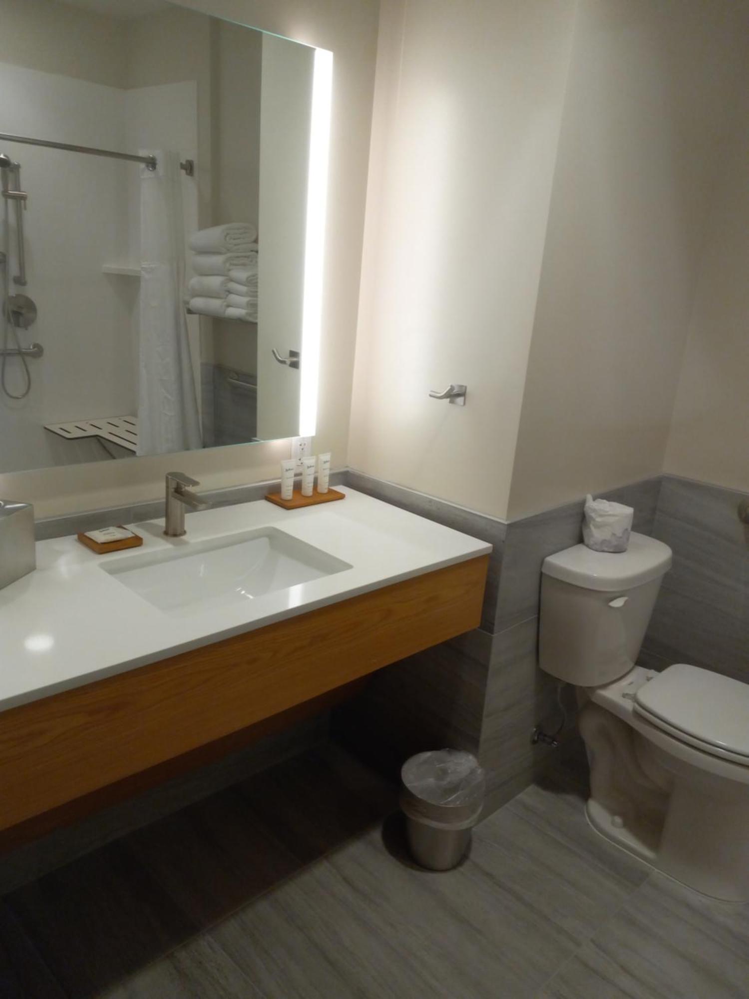 Radisson Airport 3*