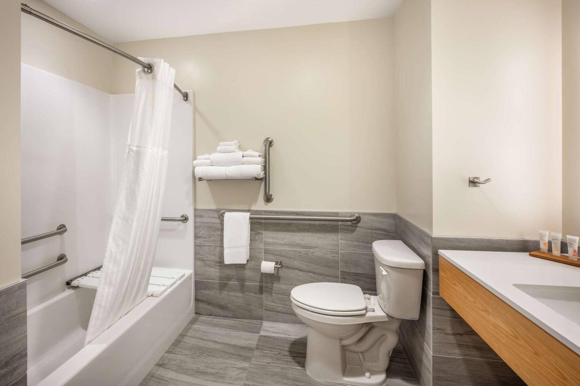 Radisson Airport Hotel 3*