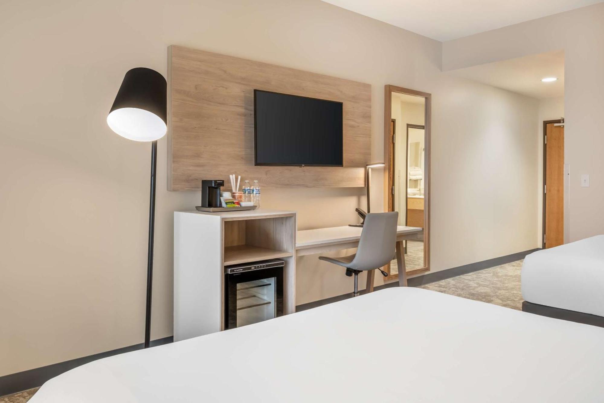 Hotel Radisson Airport 3*